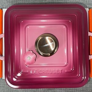 Le Creuset Square Signature Cocotte w/ Free Gift